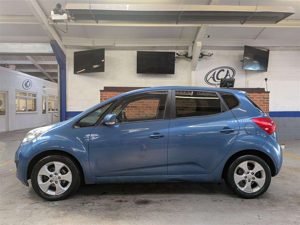 <p>2014 KIA VENGA 3 ECODYNAMICS CRDI</p>