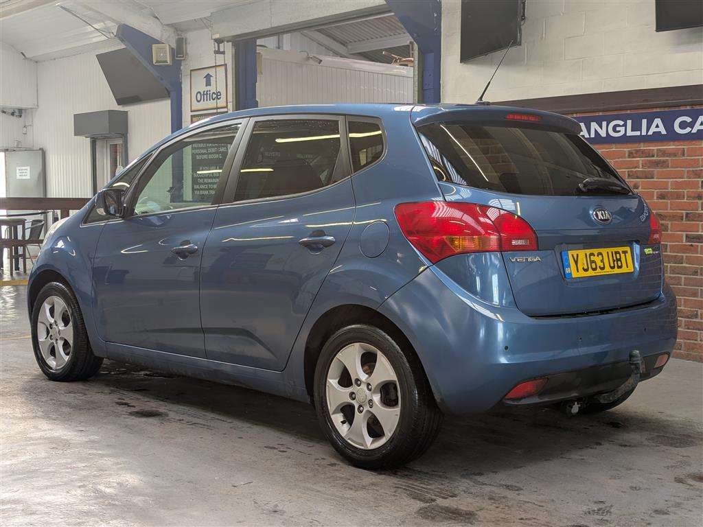 <p>2014 KIA VENGA 3 ECODYNAMICS CRDI</p>