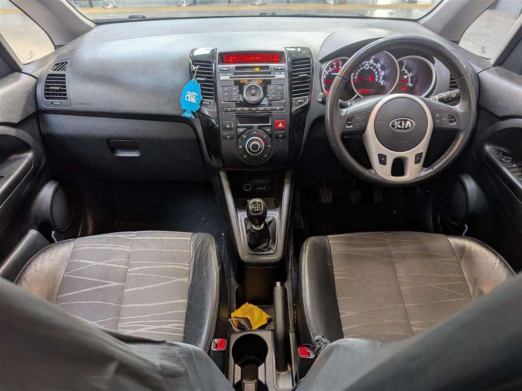 <p>2014 KIA VENGA 3 ECODYNAMICS CRDI</p>