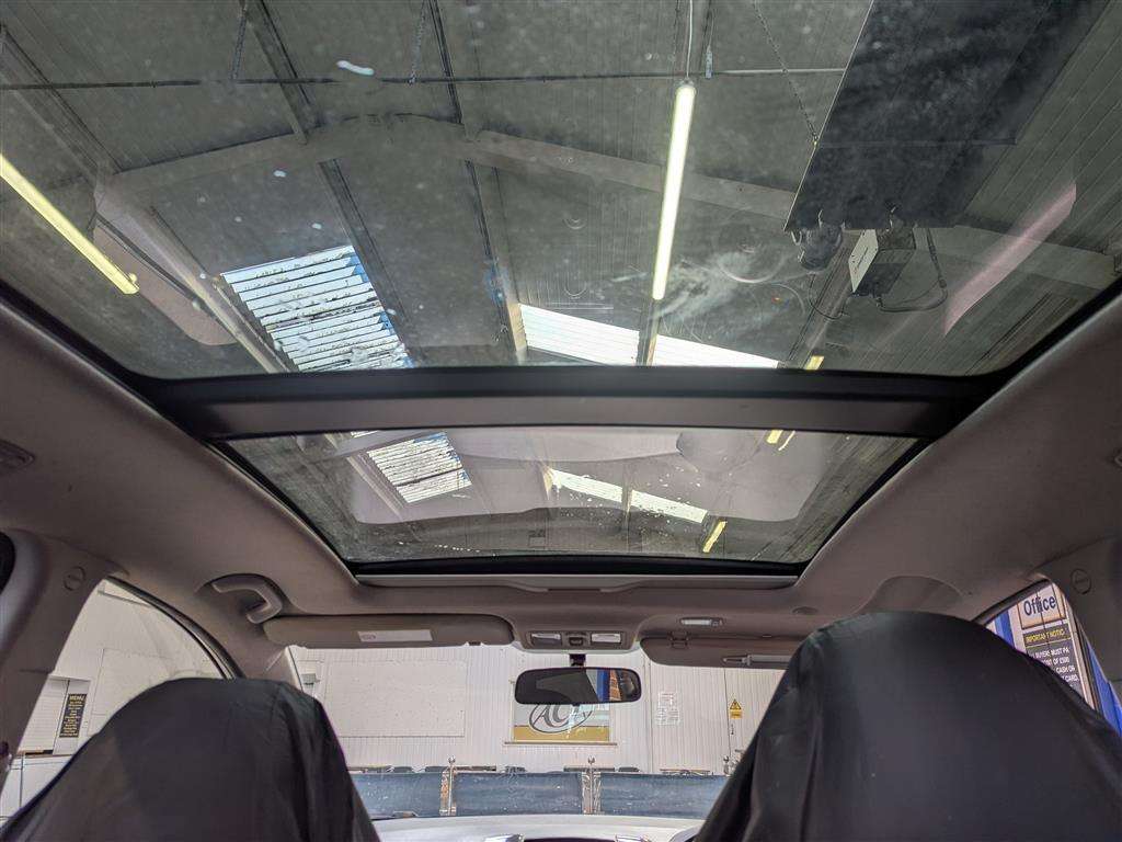 <p>2014 KIA VENGA 3 ECODYNAMICS CRDI</p>