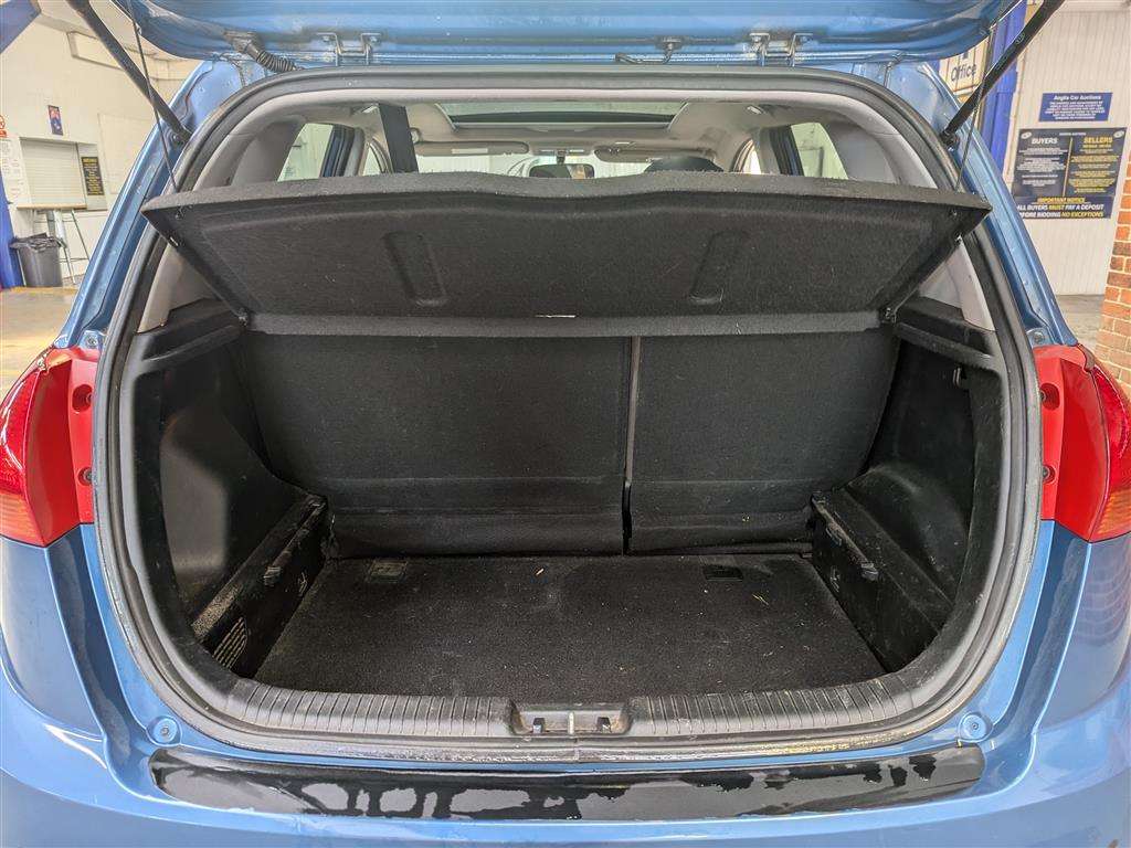 <p>2014 KIA VENGA 3 ECODYNAMICS CRDI</p>
