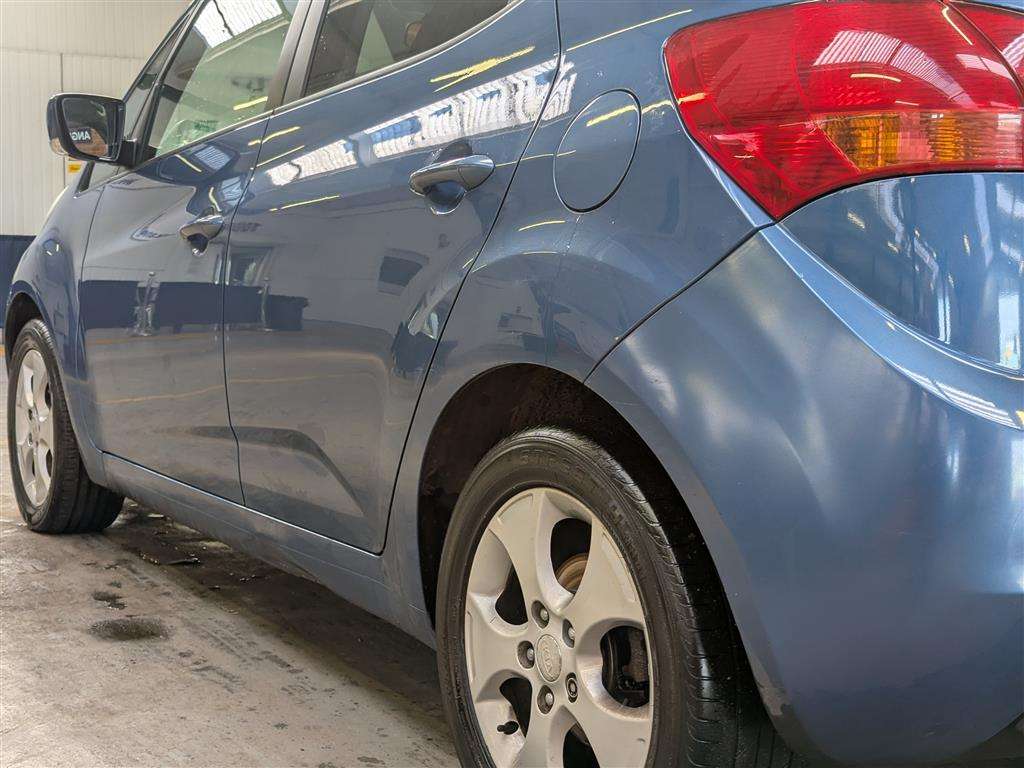 <p>2014 KIA VENGA 3 ECODYNAMICS CRDI</p>