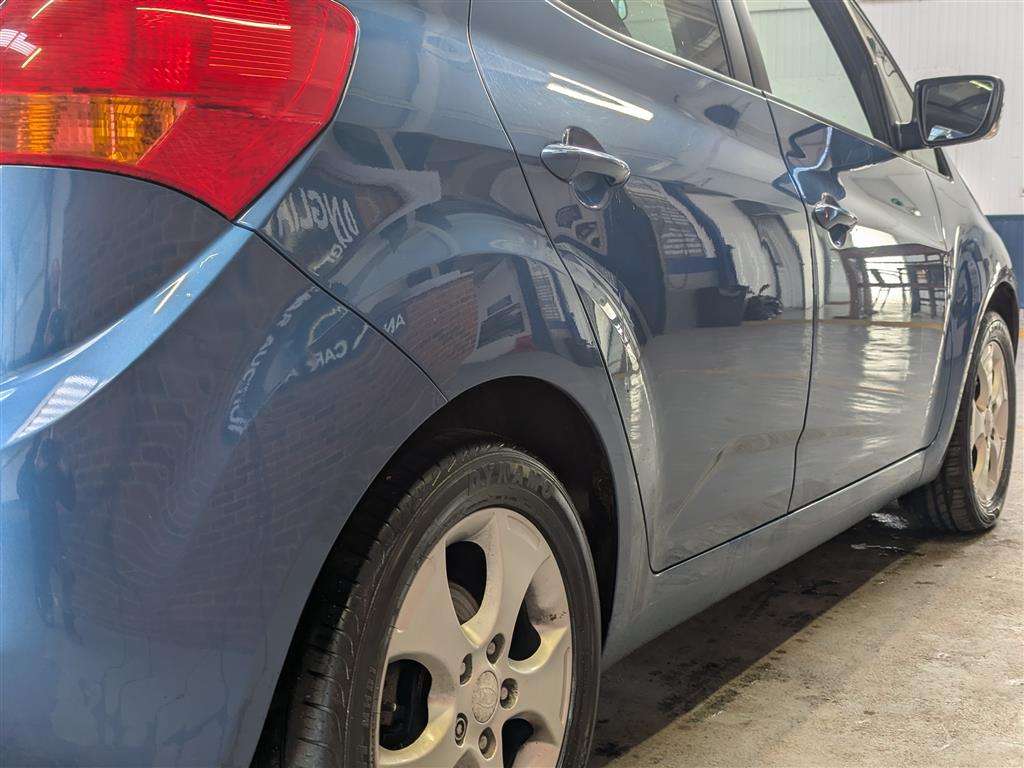 <p>2014 KIA VENGA 3 ECODYNAMICS CRDI</p>