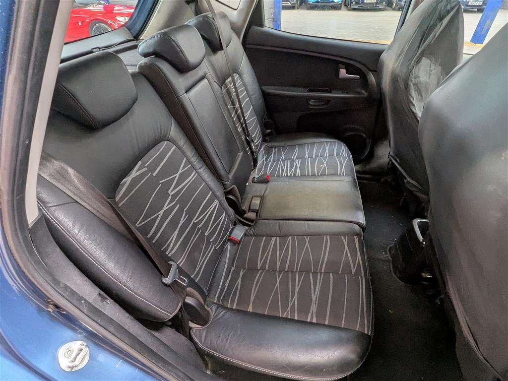 <p>2014 KIA VENGA 3 ECODYNAMICS CRDI</p>