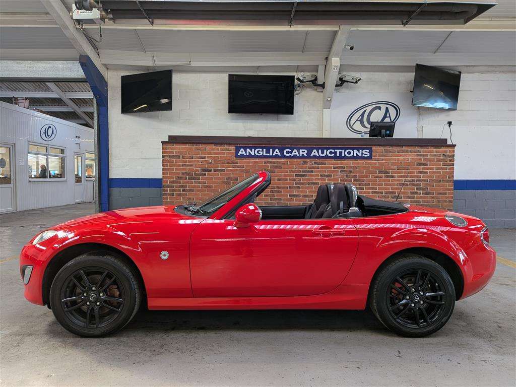 <p>2011 MAZDA MX-5 I SE</p>