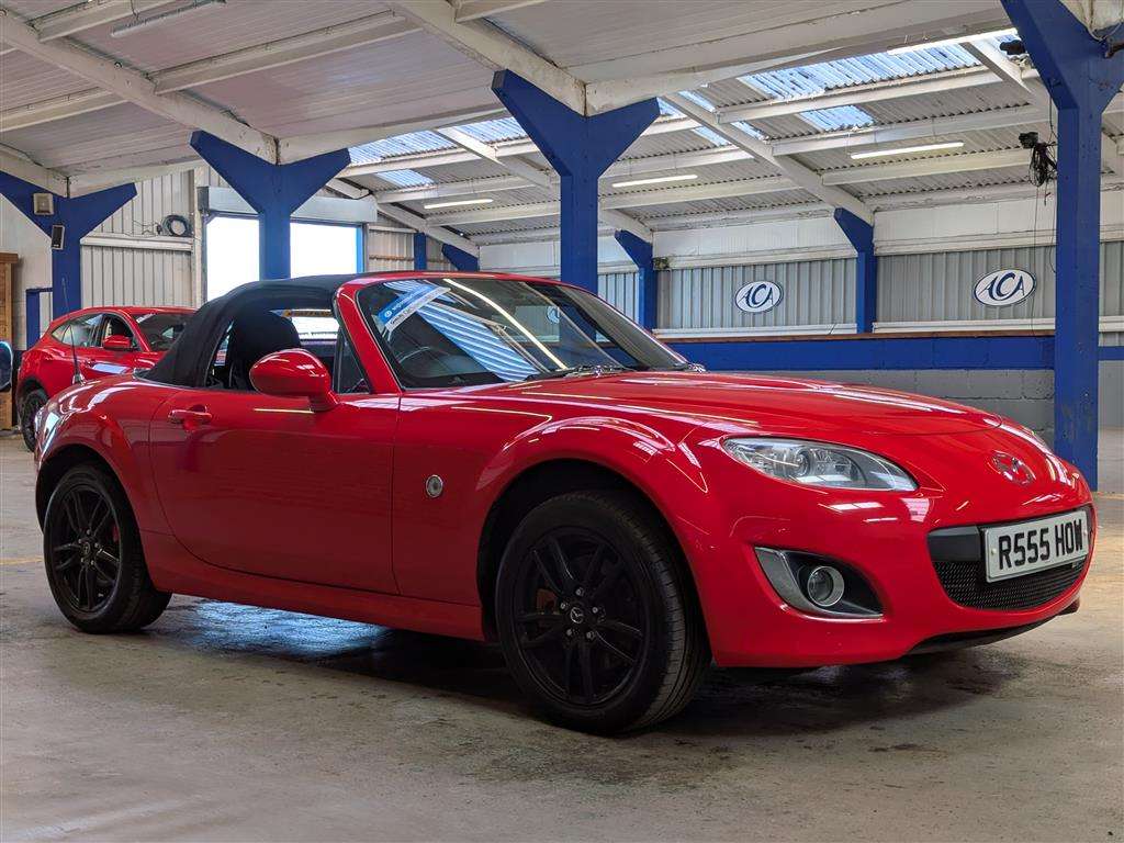 <p>2011 MAZDA MX-5 I SE</p>