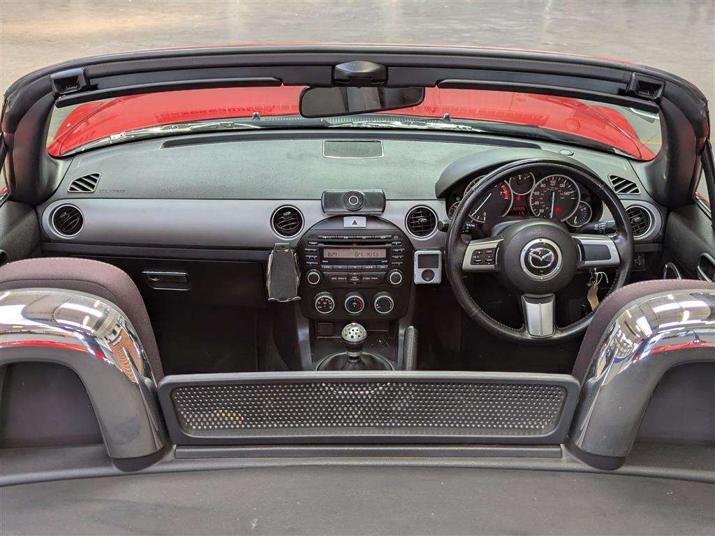 <p>2011 MAZDA MX-5 I SE</p>