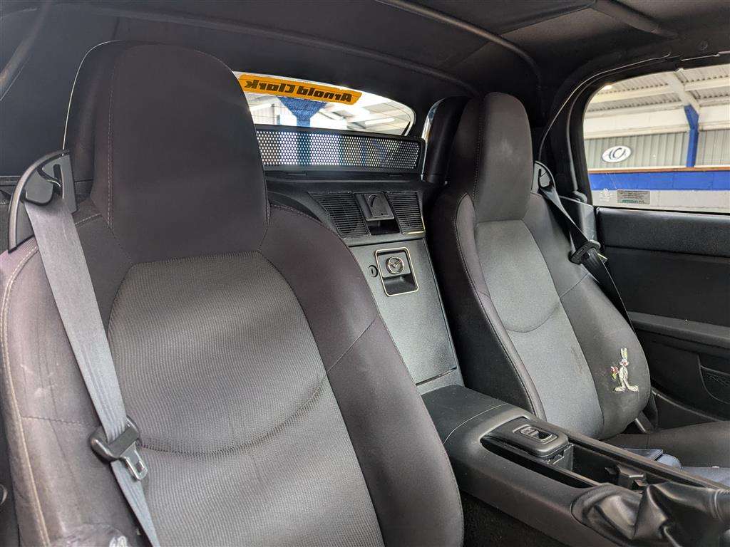 <p>2011 MAZDA MX-5 I SE</p>