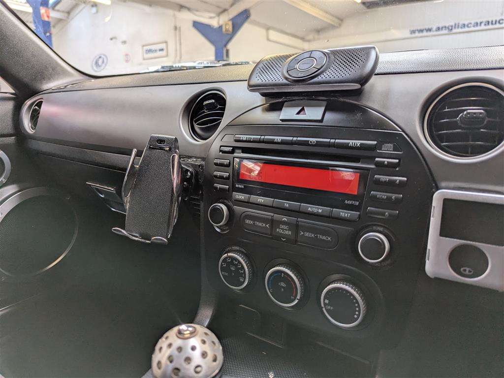 <p>2011 MAZDA MX-5 I SE</p>