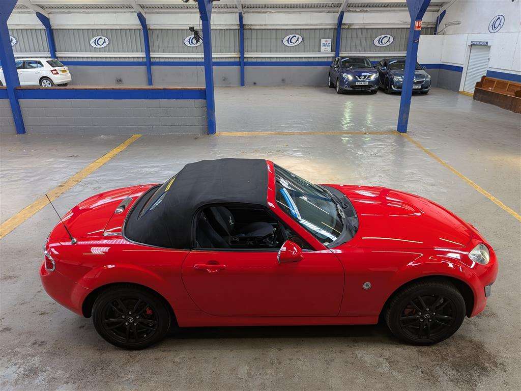 <p>2011 MAZDA MX-5 I SE</p>