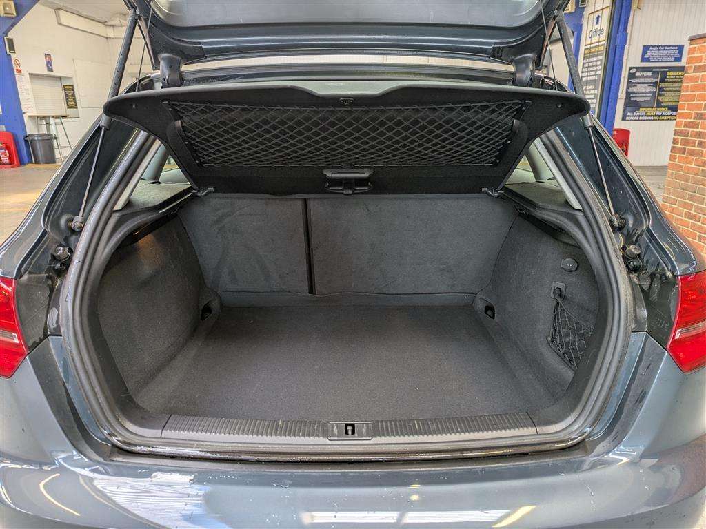 <p>2010 AUDI A3 SE TDI QUATTRO</p>