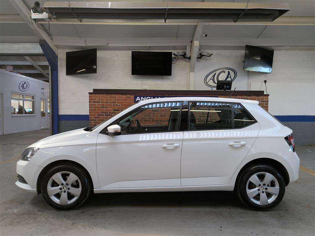 <p>2015 SKODA FABIA SE MPI</p>