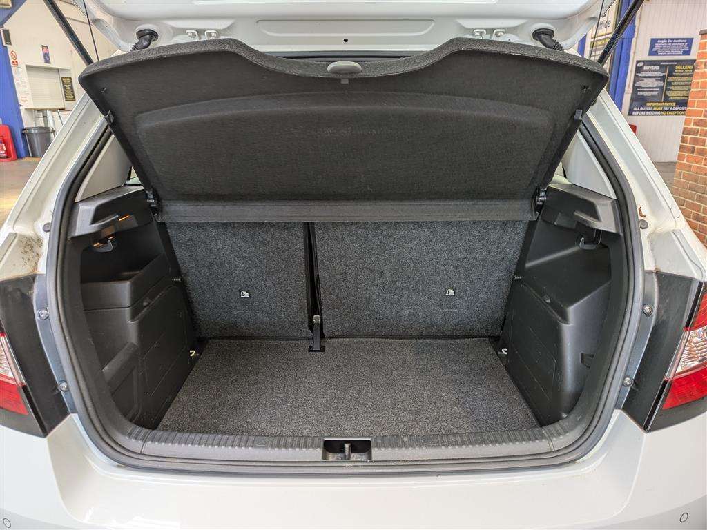 <p>2015 SKODA FABIA SE MPI</p>