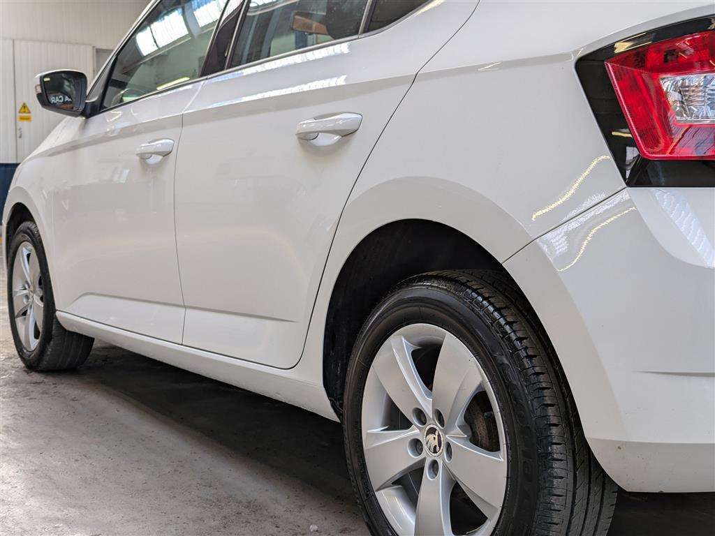 <p>2015 SKODA FABIA SE MPI</p>