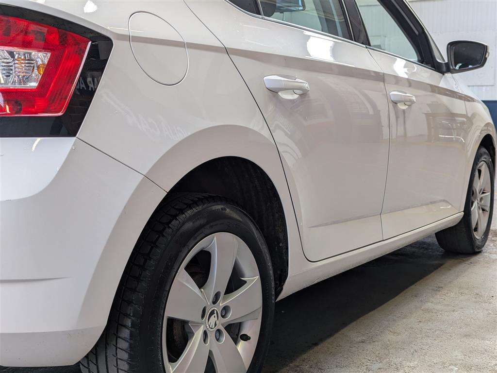 <p>2015 SKODA FABIA SE MPI</p>