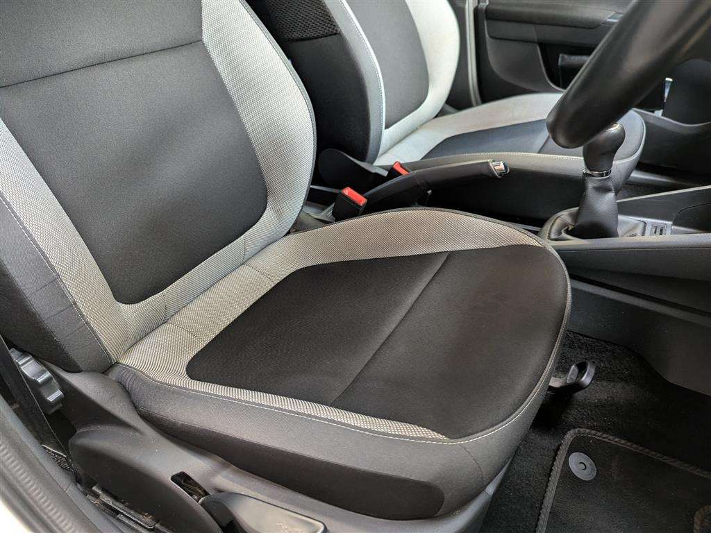 <p>2015 SKODA FABIA SE MPI</p>