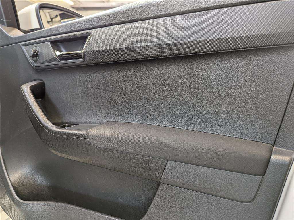 <p>2015 SKODA FABIA SE MPI</p>