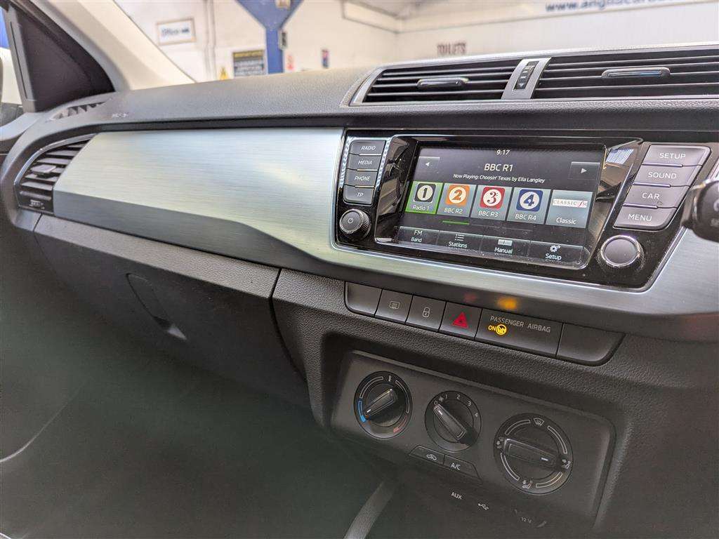 <p>2015 SKODA FABIA SE MPI</p>