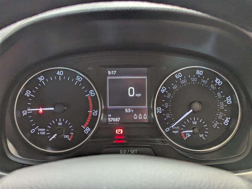 <p>2015 SKODA FABIA SE MPI</p>