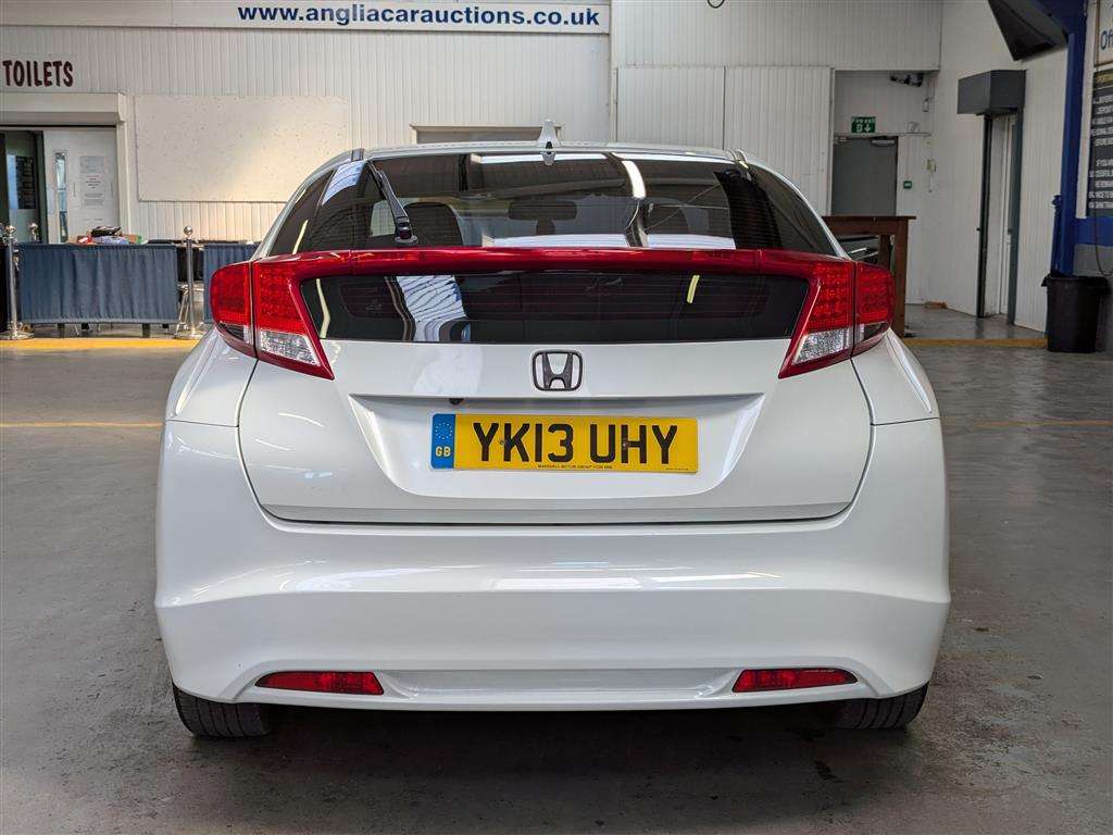 <p>2013 HONDA CIVIC I-DTEC ES</p>