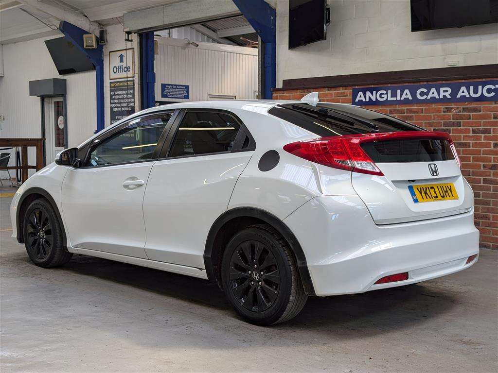 <p>2013 HONDA CIVIC I-DTEC ES</p>