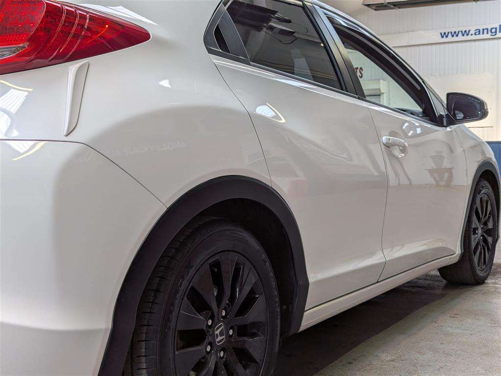 <p>2013 HONDA CIVIC I-DTEC ES</p>