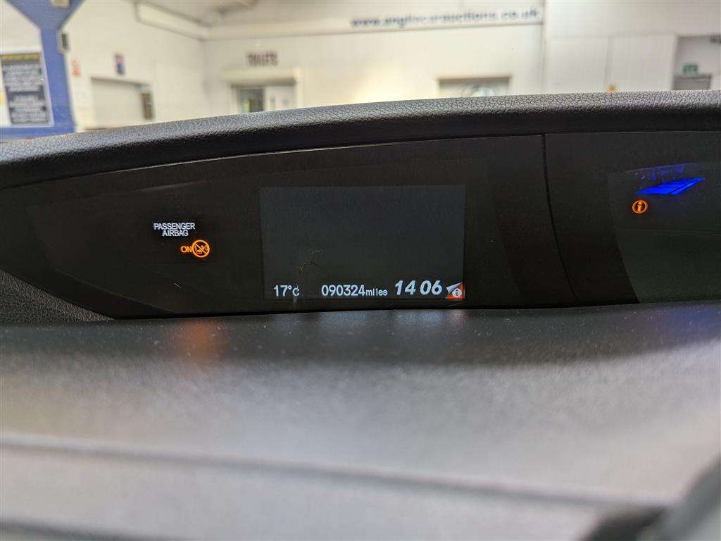 <p>2013 HONDA CIVIC I-DTEC ES</p>