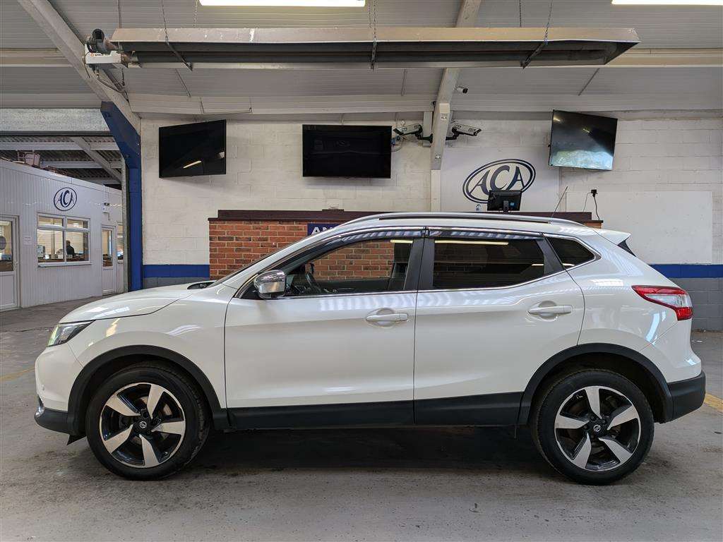 <p>2015 NISSAN QASHQAI N-TEC + DCI</p>