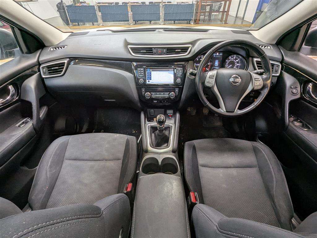 <p>2015 NISSAN QASHQAI N-TEC + DCI</p>