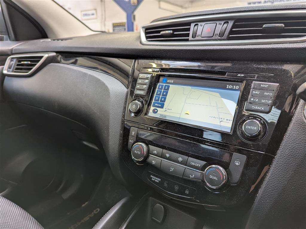 <p>2015 NISSAN QASHQAI N-TEC + DCI</p>