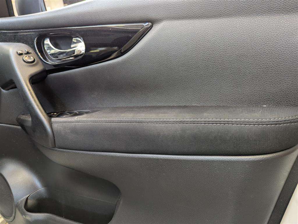 <p>2015 NISSAN QASHQAI N-TEC + DCI</p>