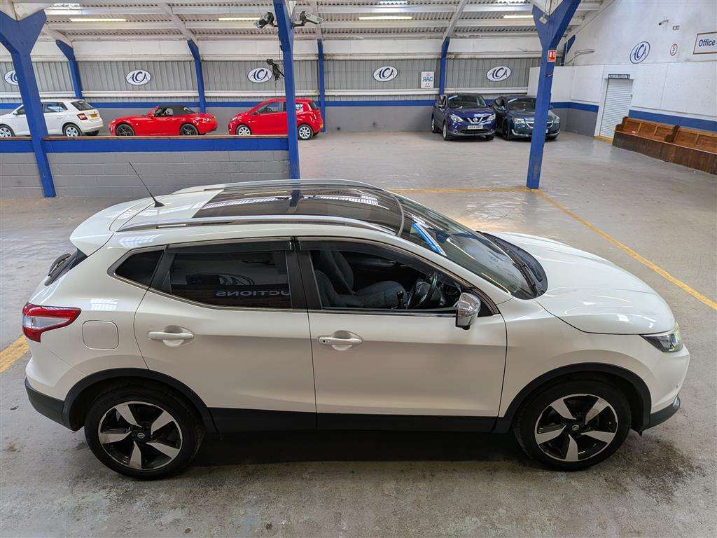 <p>2015 NISSAN QASHQAI N-TEC + DCI</p>