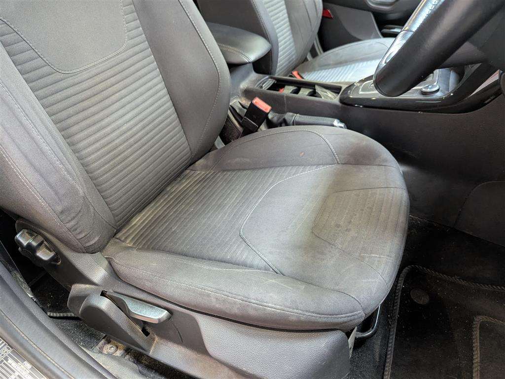 <p>2014 FORD FOCUS TITANIUM AUTO</p>