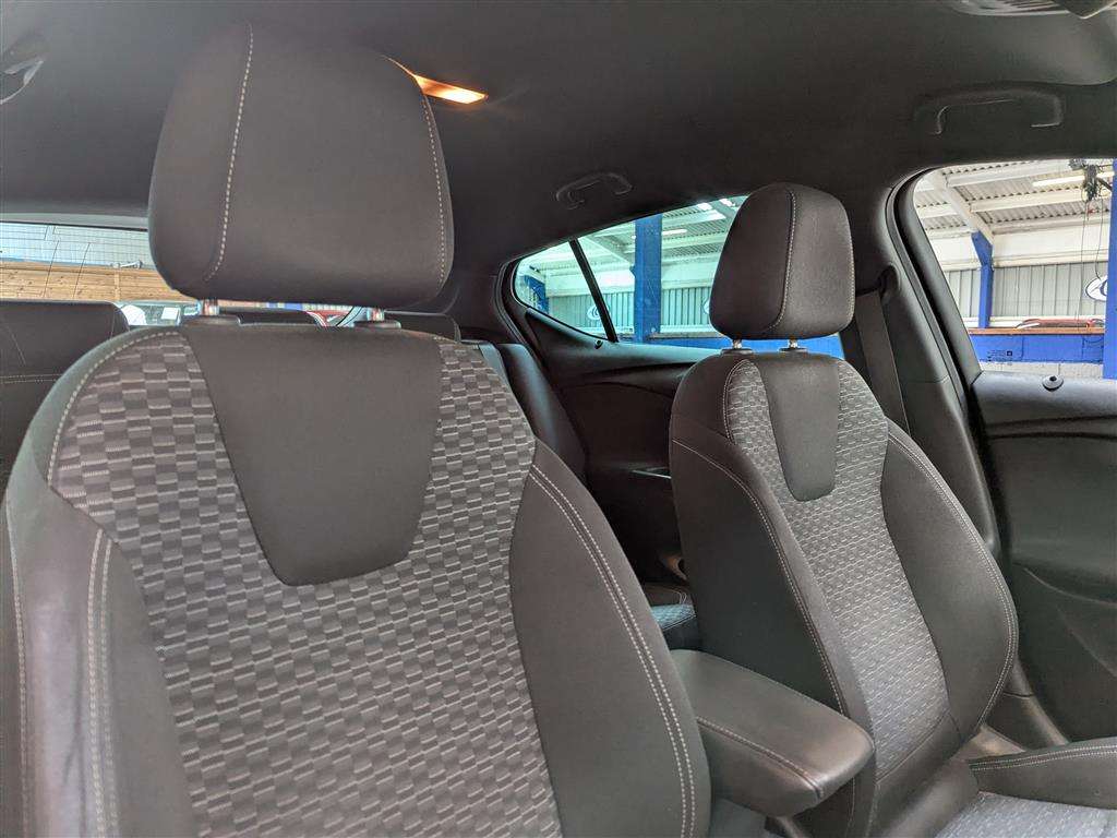 <p>2015 VAUXHALL ASTRA SRI NAV CDTI S/S</p>