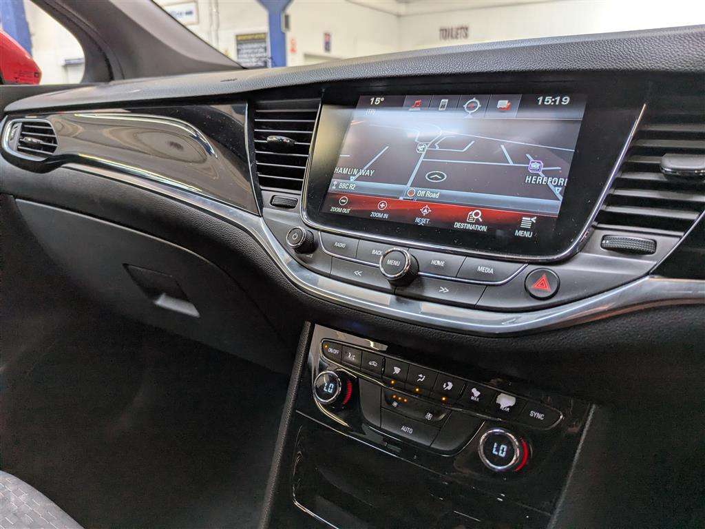 <p>2015 VAUXHALL ASTRA SRI NAV CDTI S/S</p>