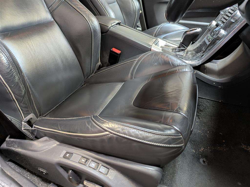 <p>2015 VOLVO XC60 R-DESIGN NAV D4 AUTO</p>