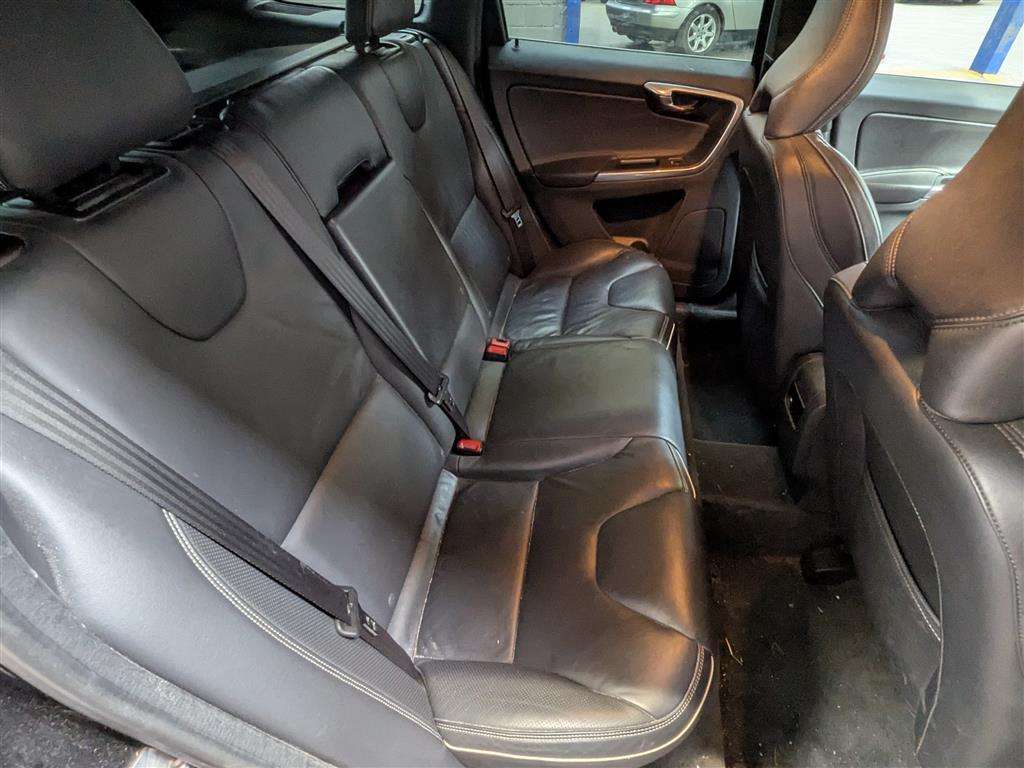 <p>2015 VOLVO XC60 R-DESIGN NAV D4 AUTO</p>