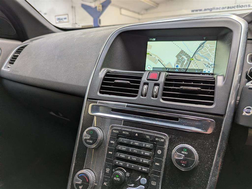 <p>2015 VOLVO XC60 R-DESIGN NAV D4 AUTO</p>