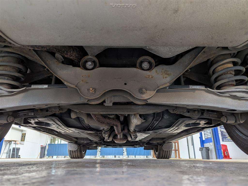 <p>2015 VOLVO XC60 R-DESIGN NAV D4 AUTO</p>