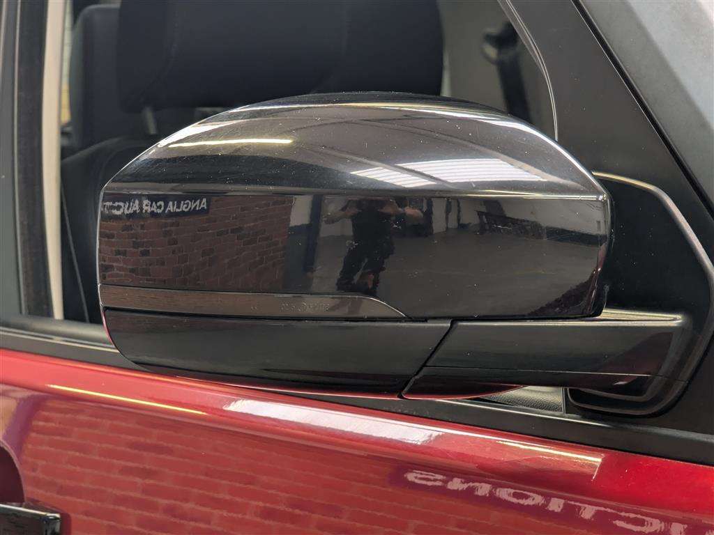 <p>2015 LAND ROVER DISCOVERY HSE SDV6 AUTO</p>