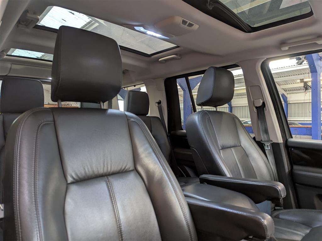 <p>2015 LAND ROVER DISCOVERY HSE SDV6 AUTO</p>