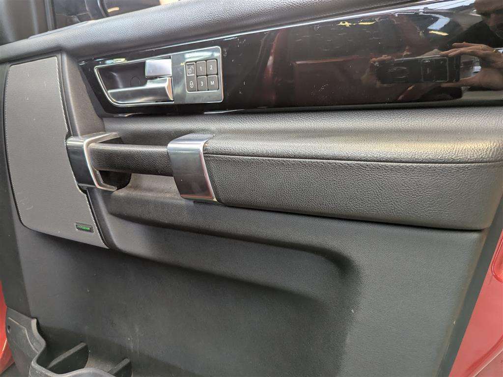 <p>2015 LAND ROVER DISCOVERY HSE SDV6 AUTO</p>