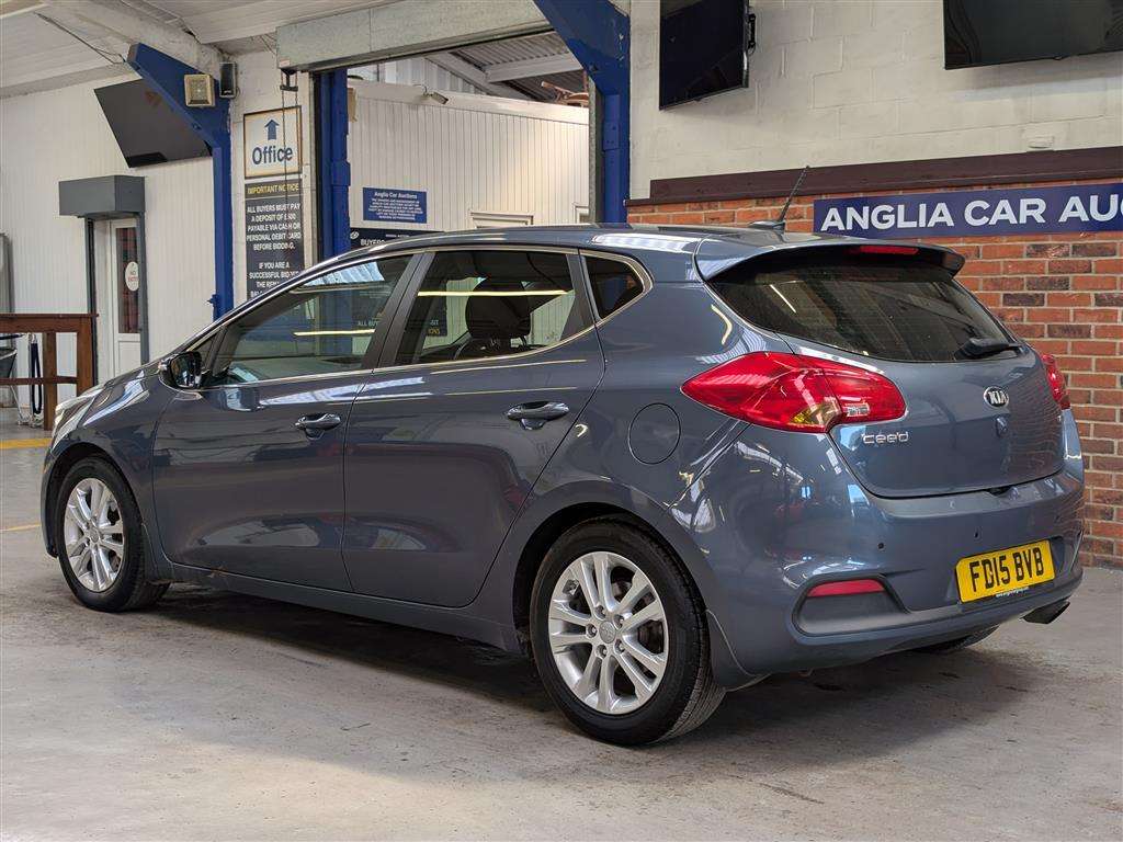 <p>2015 KIA CEED 3 ECODYNAMICS</p>