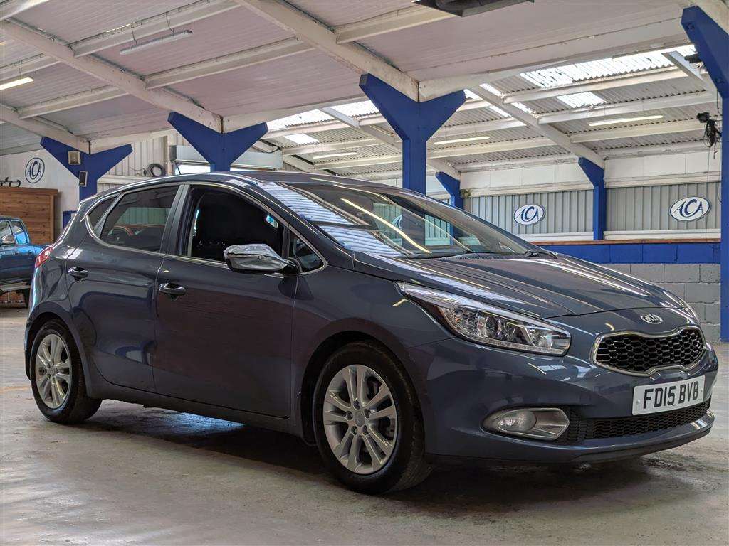 <p>2015 KIA CEED 3 ECODYNAMICS</p>