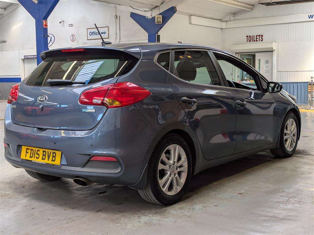 <p>2015 KIA CEED 3 ECODYNAMICS</p>