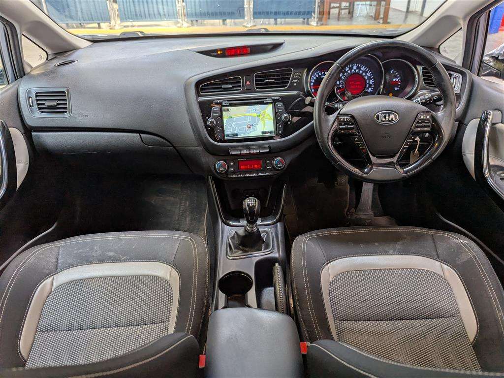 <p>2015 KIA CEED 3 ECODYNAMICS</p>