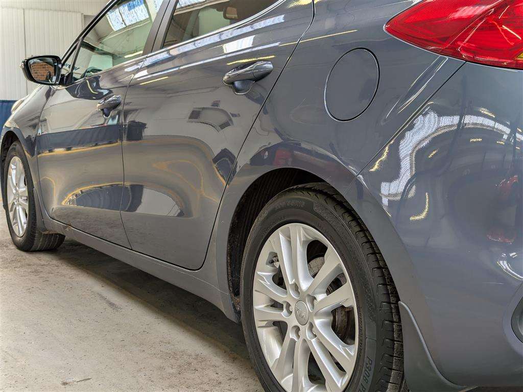 <p>2015 KIA CEED 3 ECODYNAMICS</p>