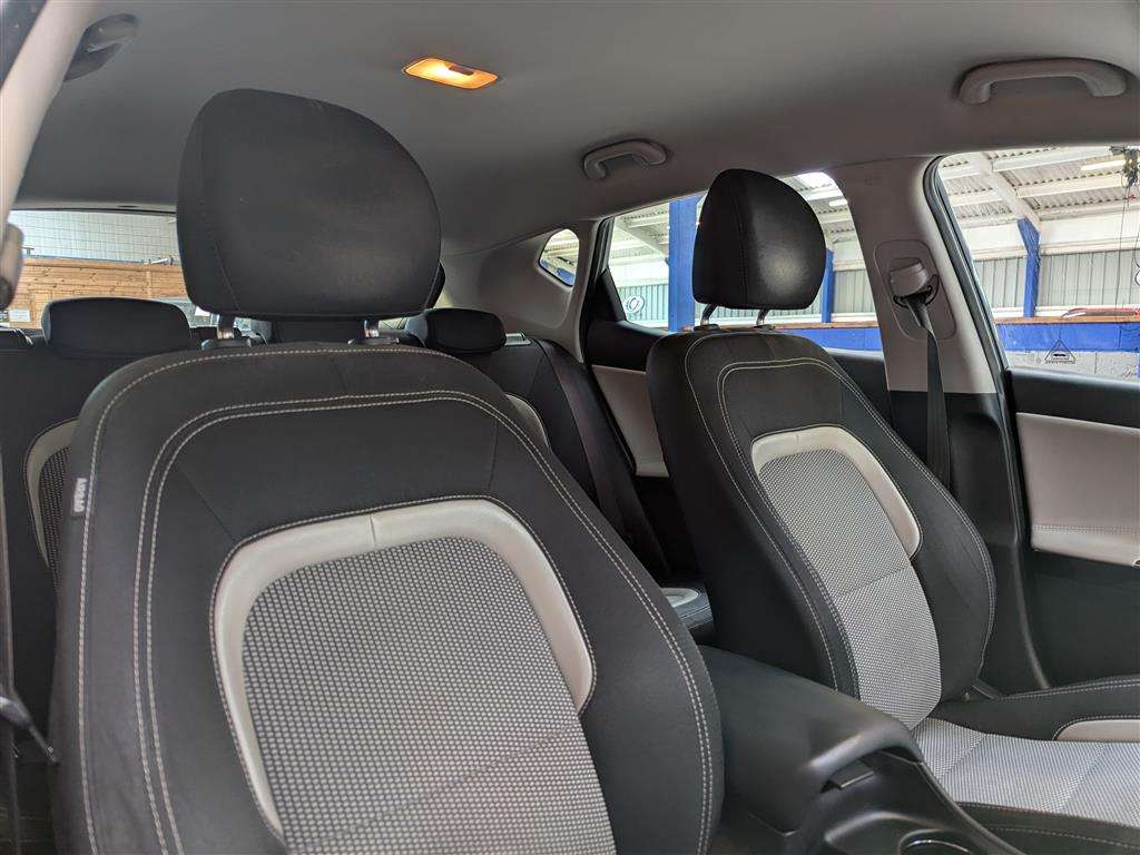 <p>2015 KIA CEED 3 ECODYNAMICS</p>