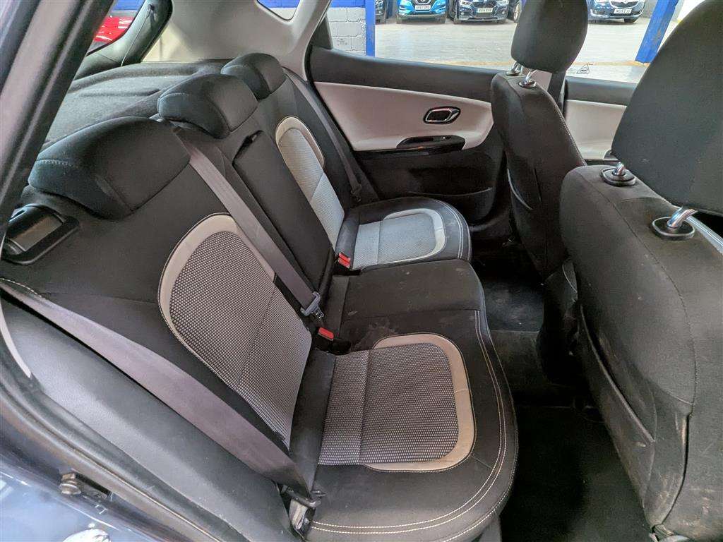 <p>2015 KIA CEED 3 ECODYNAMICS</p>