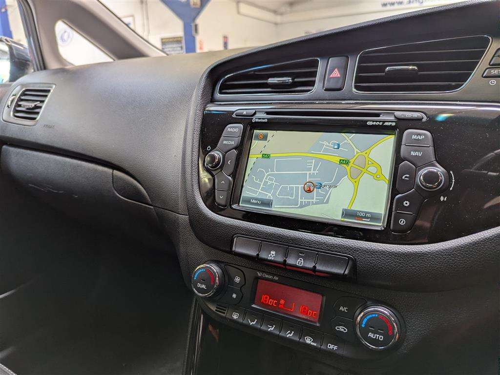 <p>2015 KIA CEED 3 ECODYNAMICS</p>